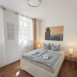 Apartment Helle Fuer Familien Und Gruppen Mit Pool, Sauna & Terrasse